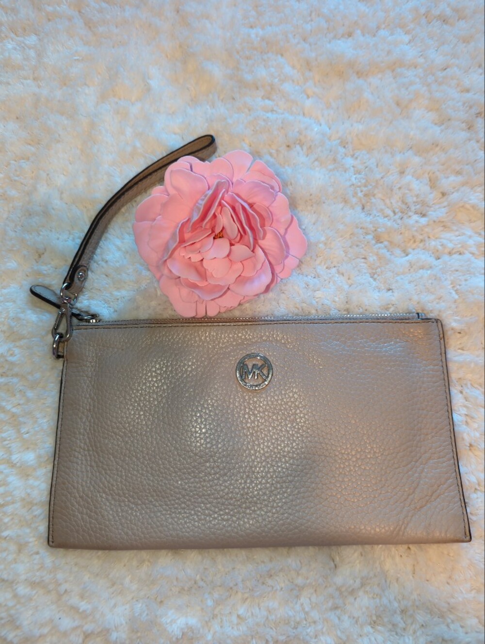 Michael Kors Taupe Gray Leather Large Wristlet Clutch Card Slots Holds Phone EUC